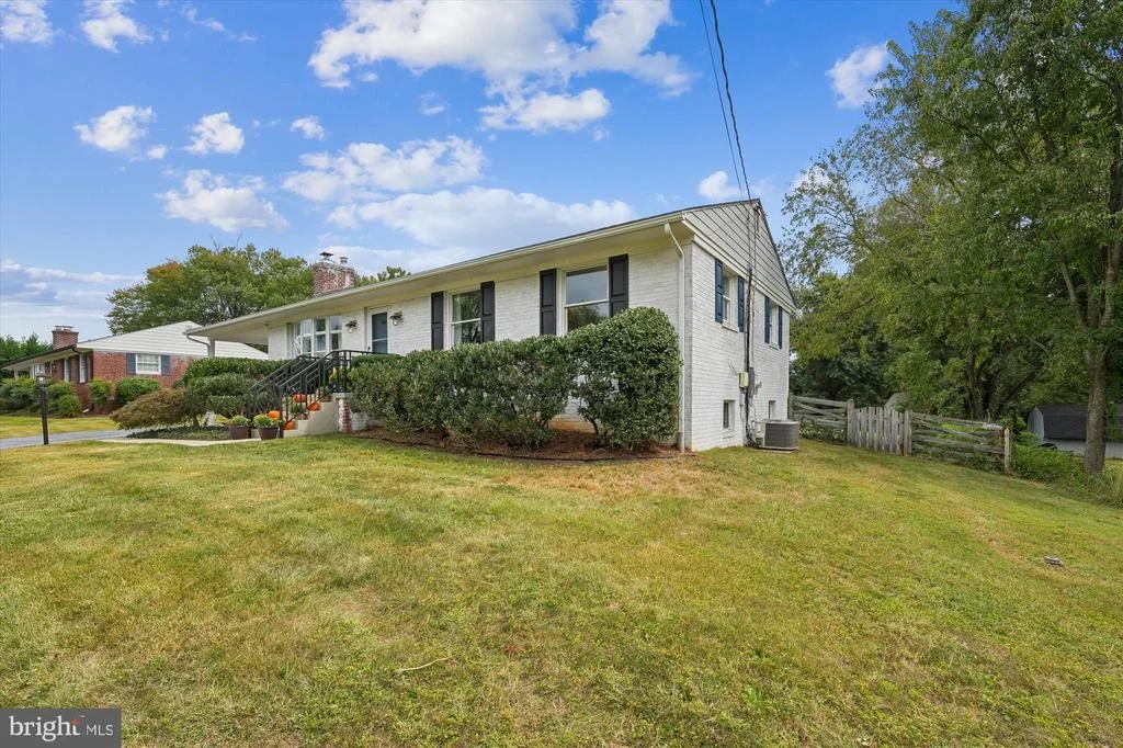 Photo of 15003 LEAR LANE