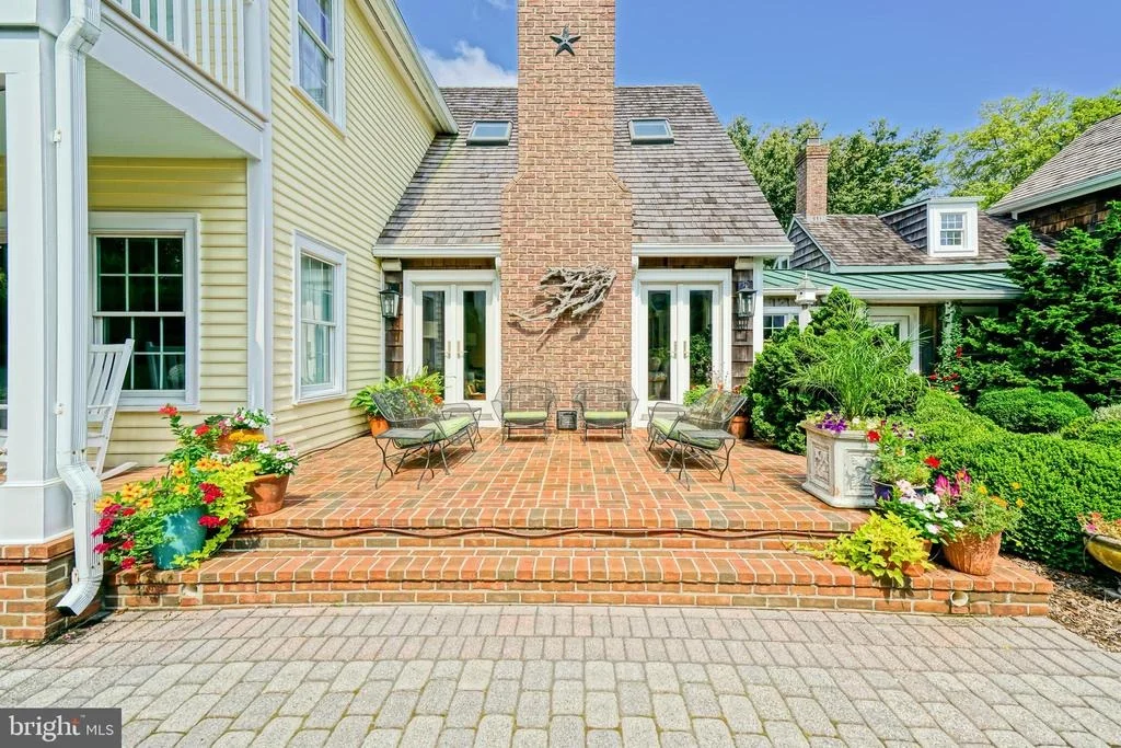 Photo of 558 PILOTTOWN ROAD