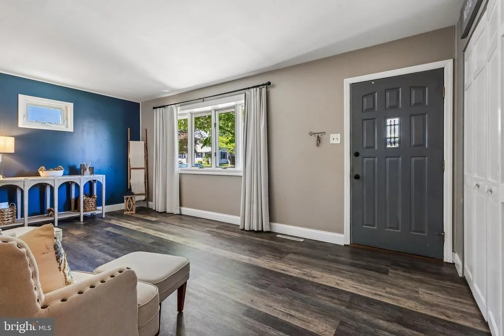 Photo of 469 WINDSOR DRIVE