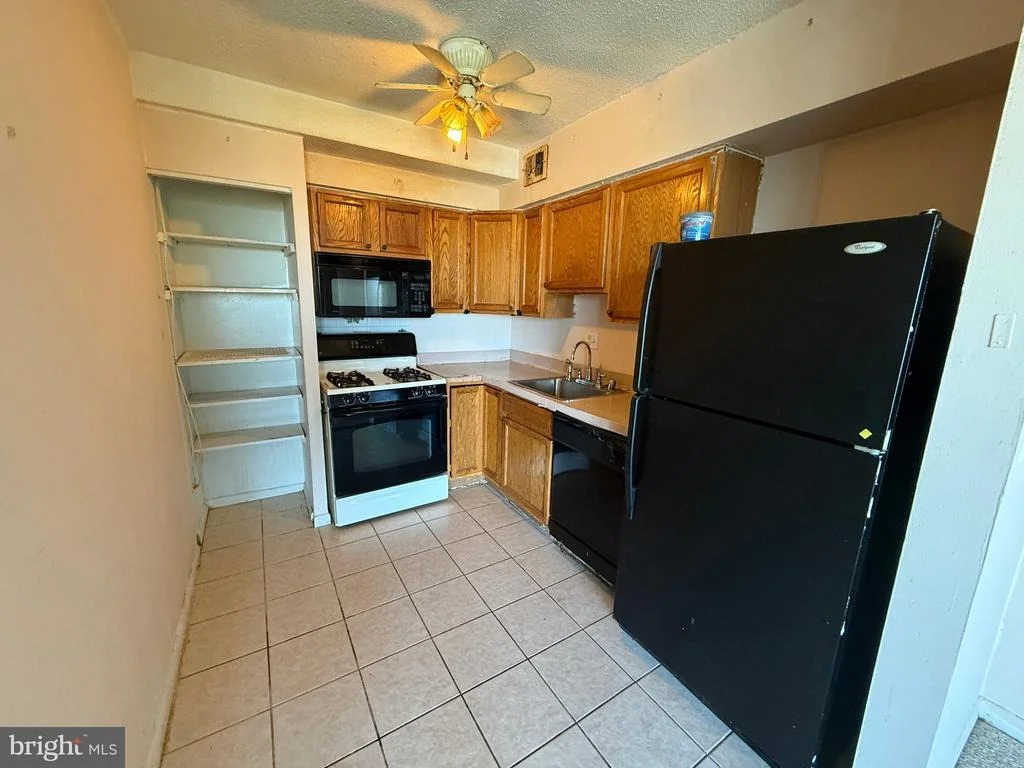 Photo of Unit 708 at 4410 OGLETHORPE STREET