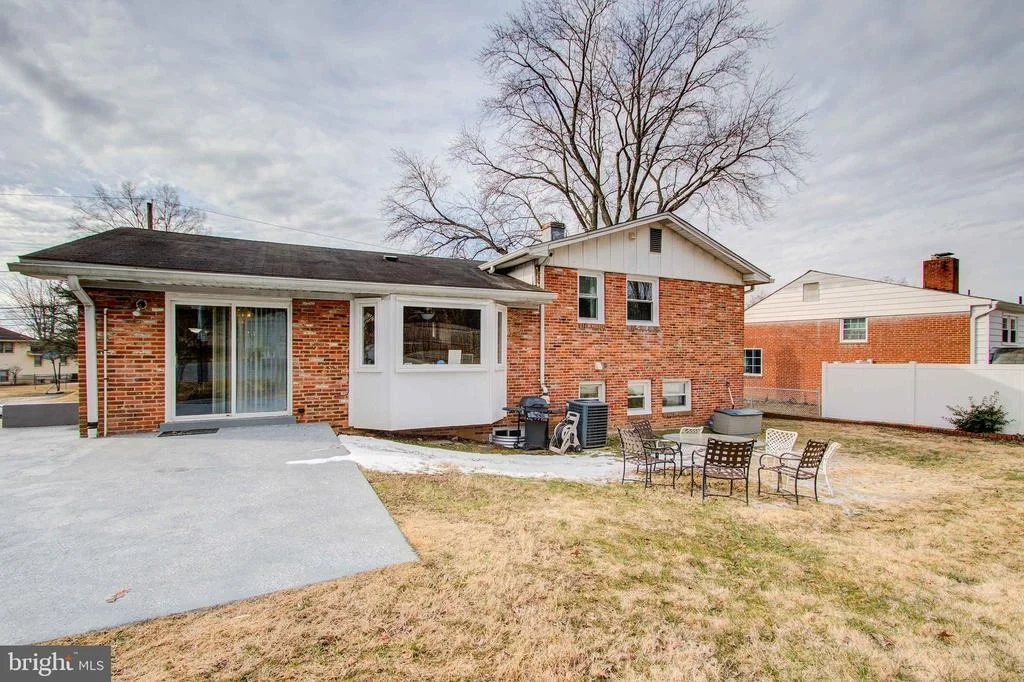 Photo of 606 BURNT MILLS AVENUE