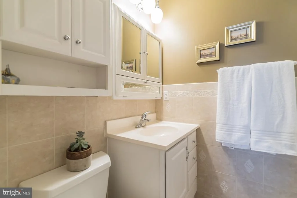 Photo of 8924 ROUNDLEAF WAY