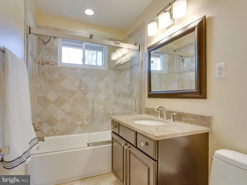Photo of 8702 VICTORIA ROAD