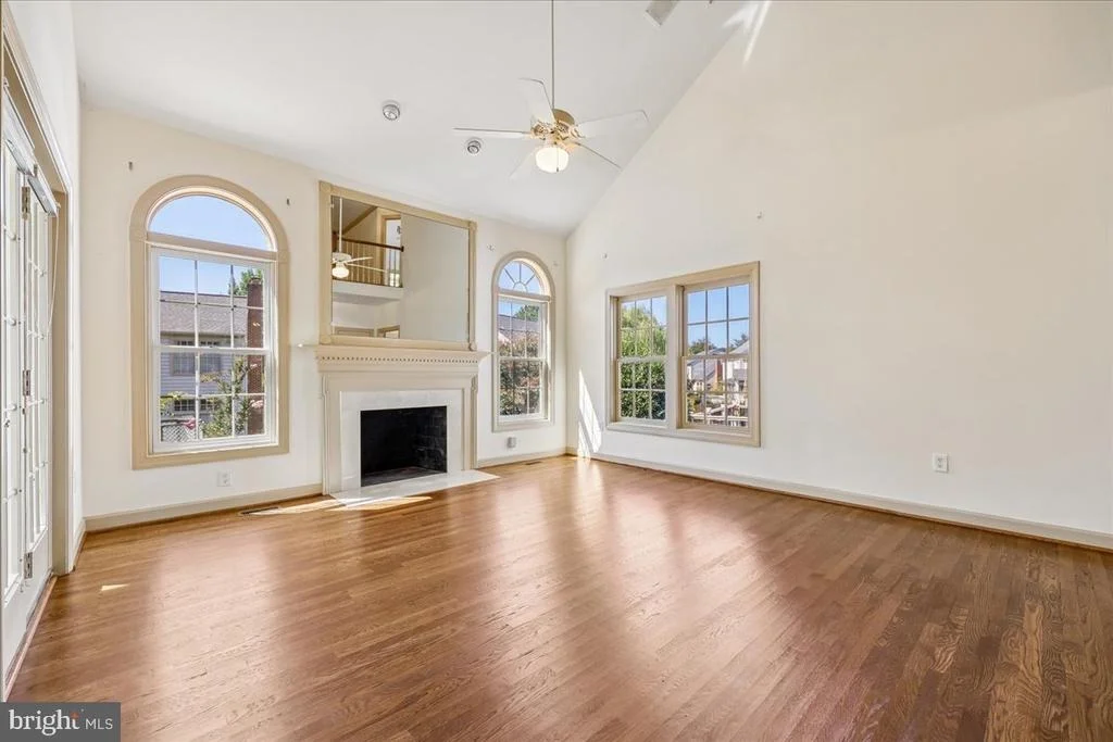 Photo of 21400 MANOR VIEW CIRCLE