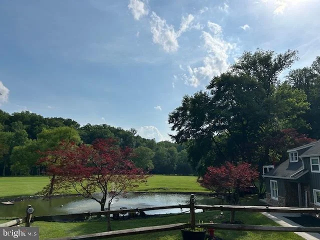 Photo of 2310 PUTNAM ROAD