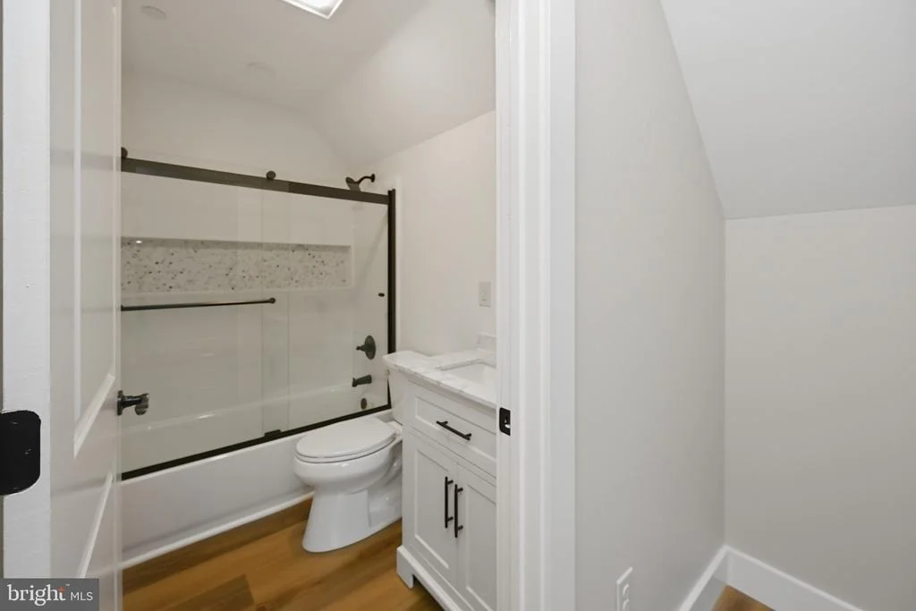 Photo of 15 BYRAN DR