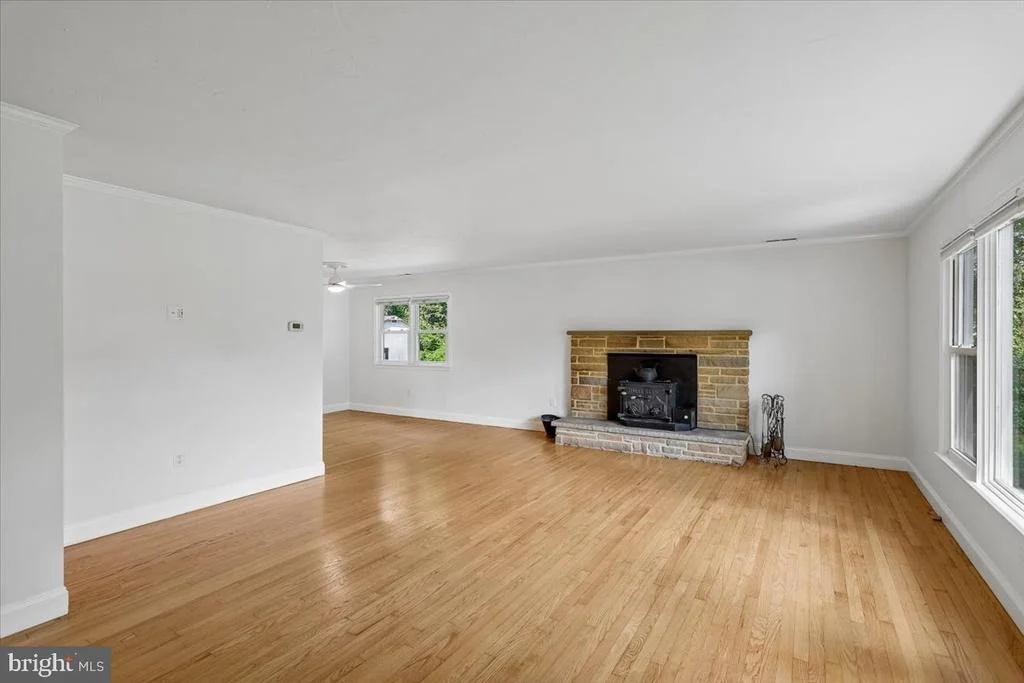Photo of 833 MEADOW ROAD