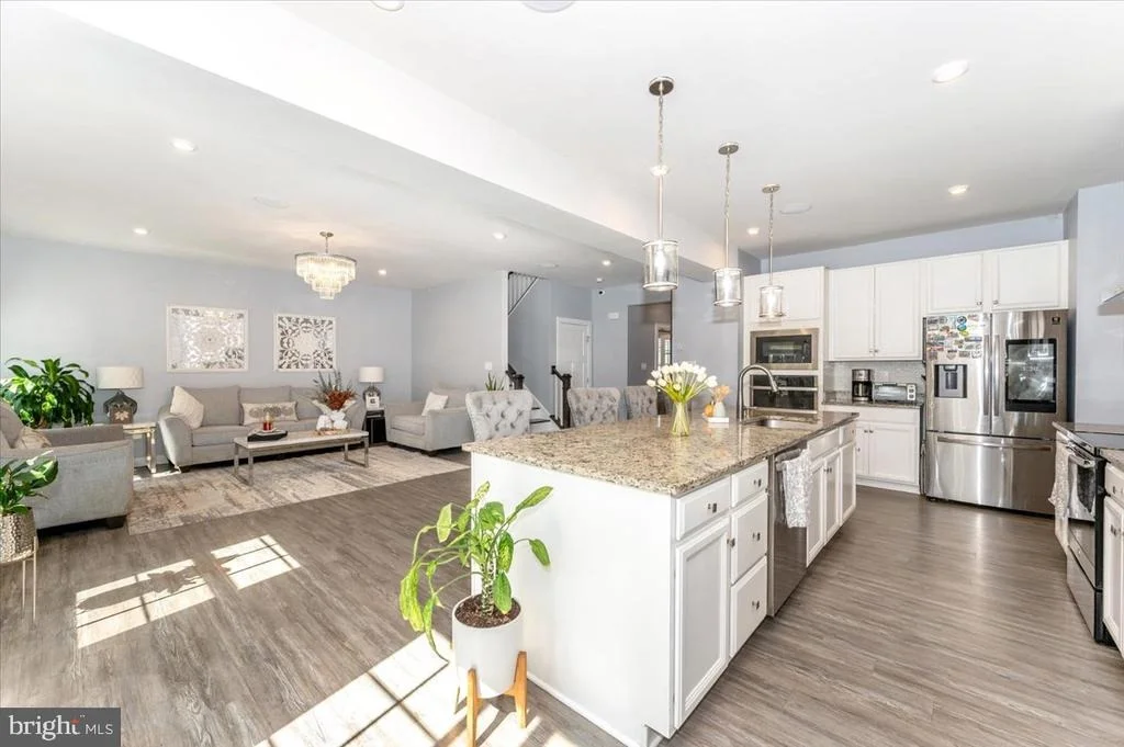 Photo of 76 VANCOUVER PLACE