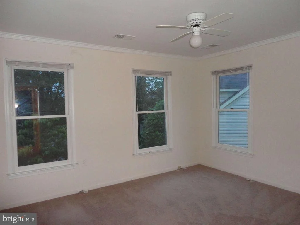 Photo of 21 LEATHERLEAF COURT