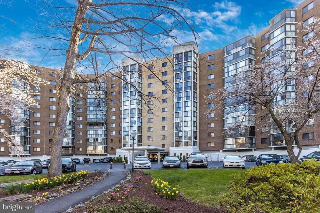 Photo of Unit 2115 at 15107 INTERLACHEN DRIVE