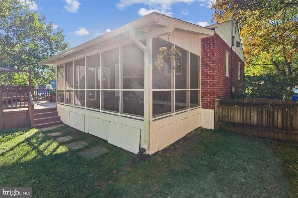 Photo of 1501 CREST ROAD