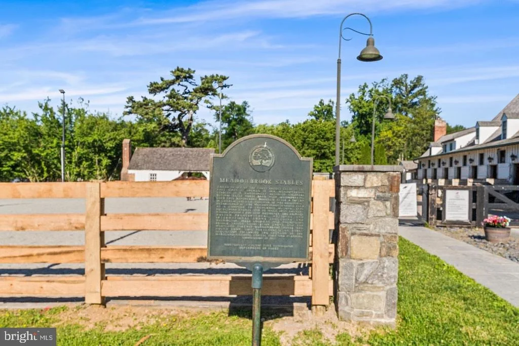 Photo of 2305 PEGGY LANE