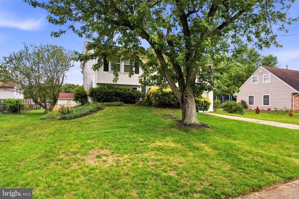 Photo of 215 COMPTON ROAD