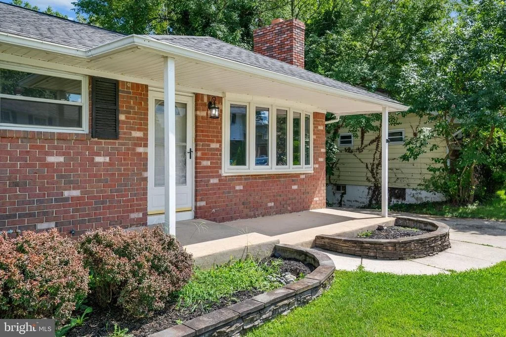 Photo of 541 CRESTPARK DRIVE