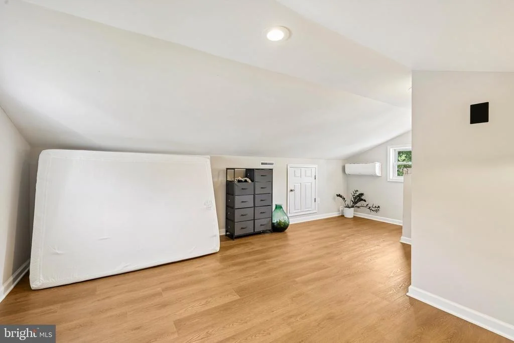 Photo of 335 BEACH AVENUE