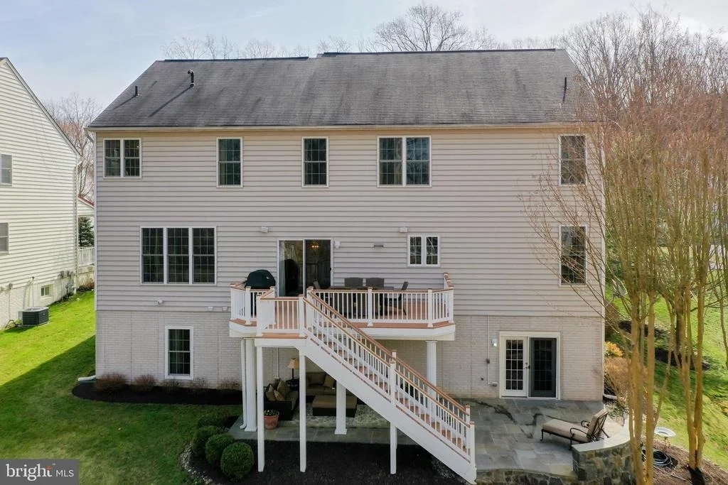 Photo of 10419 WHITE COURT