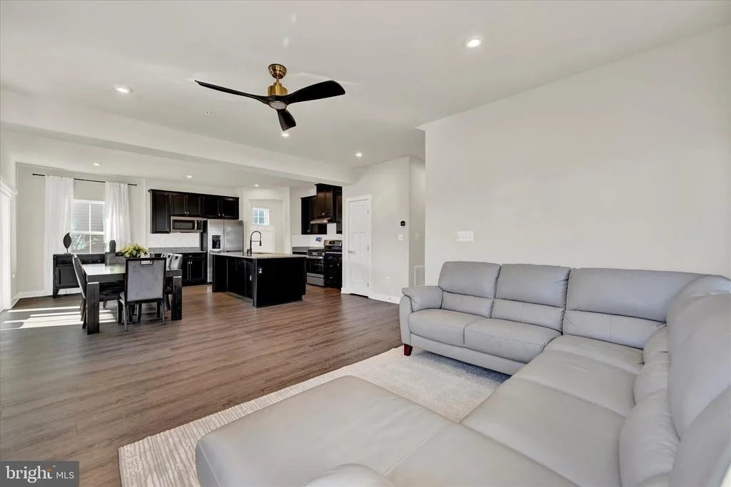 Photo of 839 LENI WAY