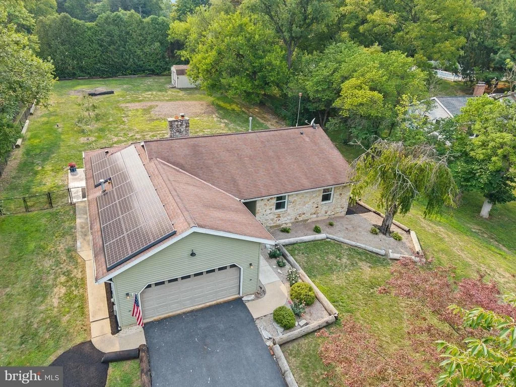 Photo of 223 PINEVIEW DRIVE