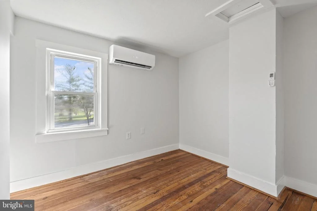 Photo of 822 N COMMERCE AVENUE