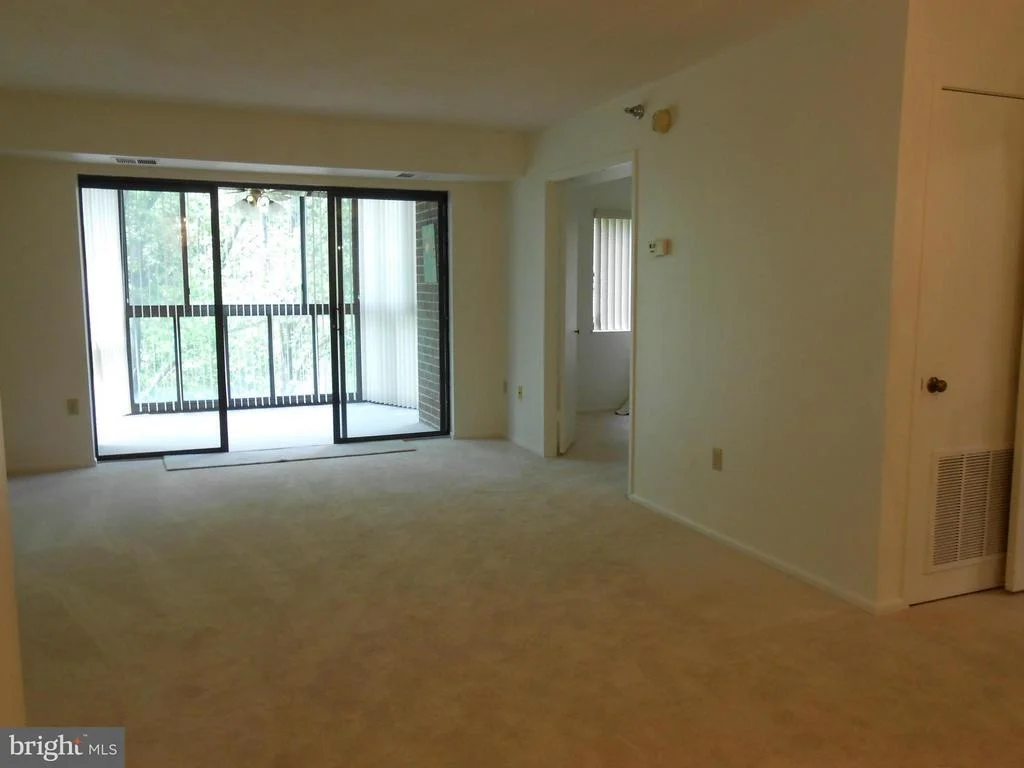 Photo of Unit 3920 at 15115 INTERLACHEN DRIVE