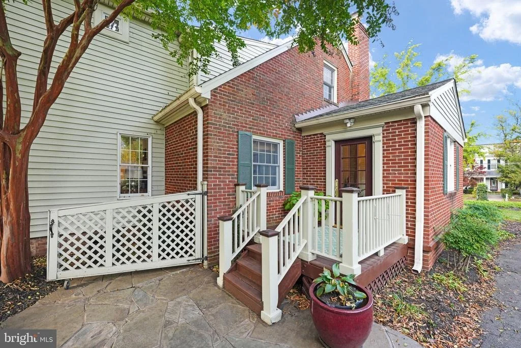 Photo of 9107 MAIN STREET