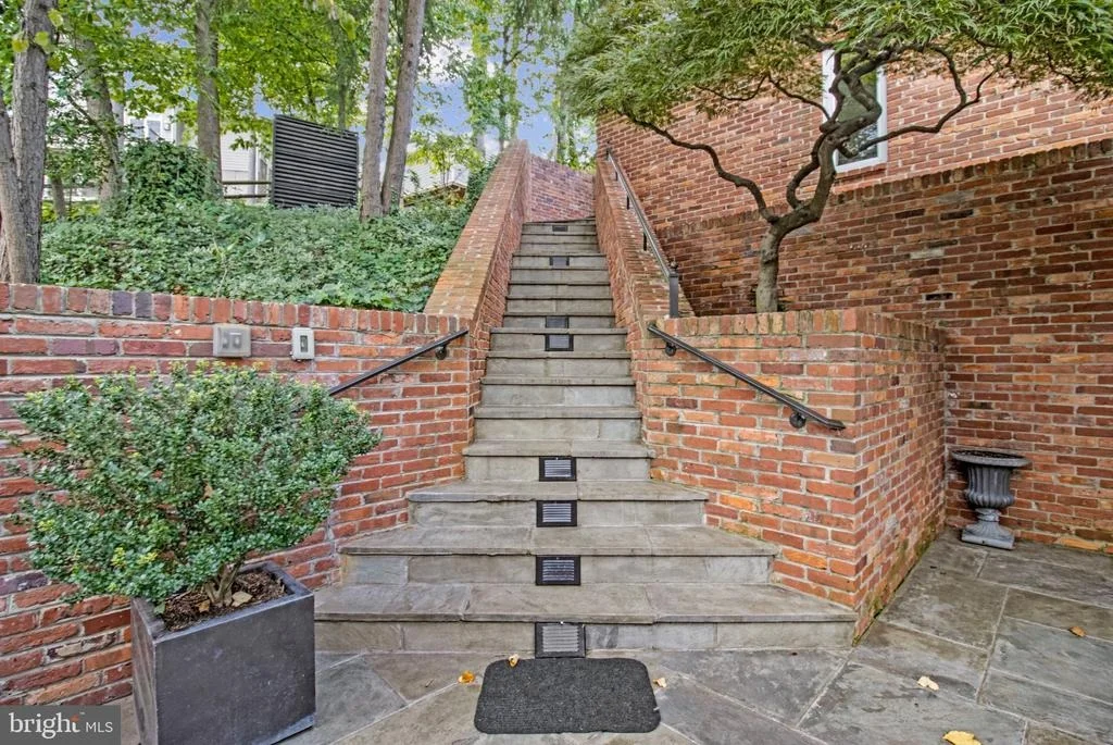 Photo of 1753 ARMY NAVY DRIVE