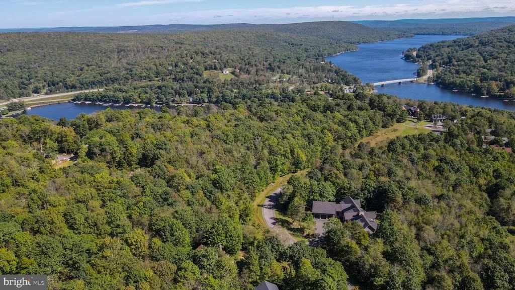 Photo of 431 MOUNTAINTOP ROAD
