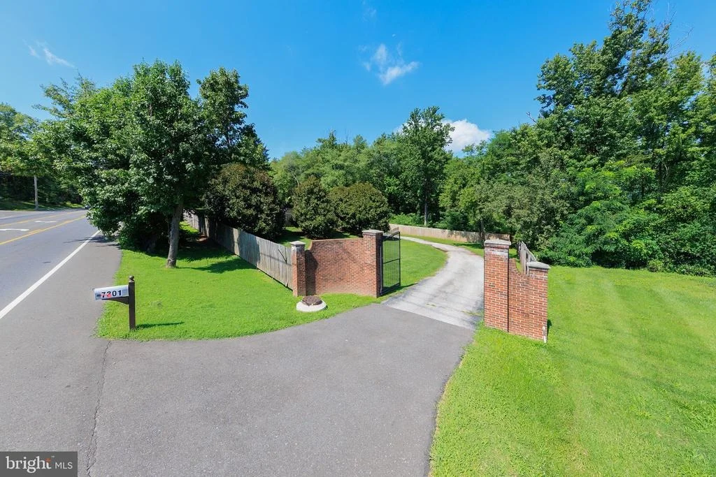 Photo of 7301 WOODYARD ROAD
