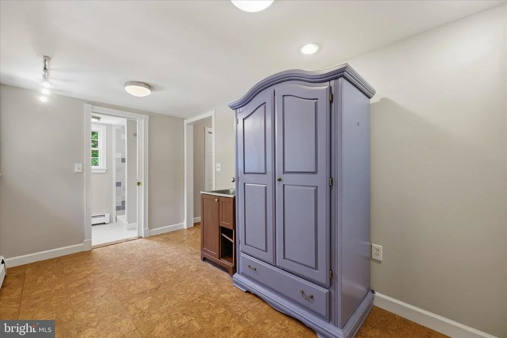 Photo of 565 SUNSET KNOLL ROAD