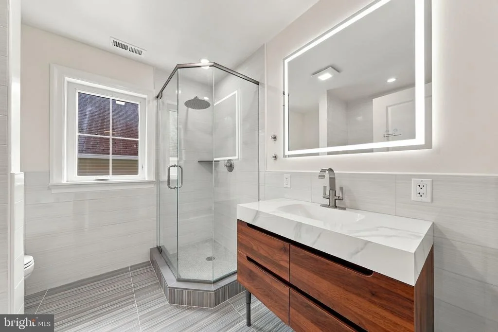 Photo of 230 E SUMMIT AVENUE