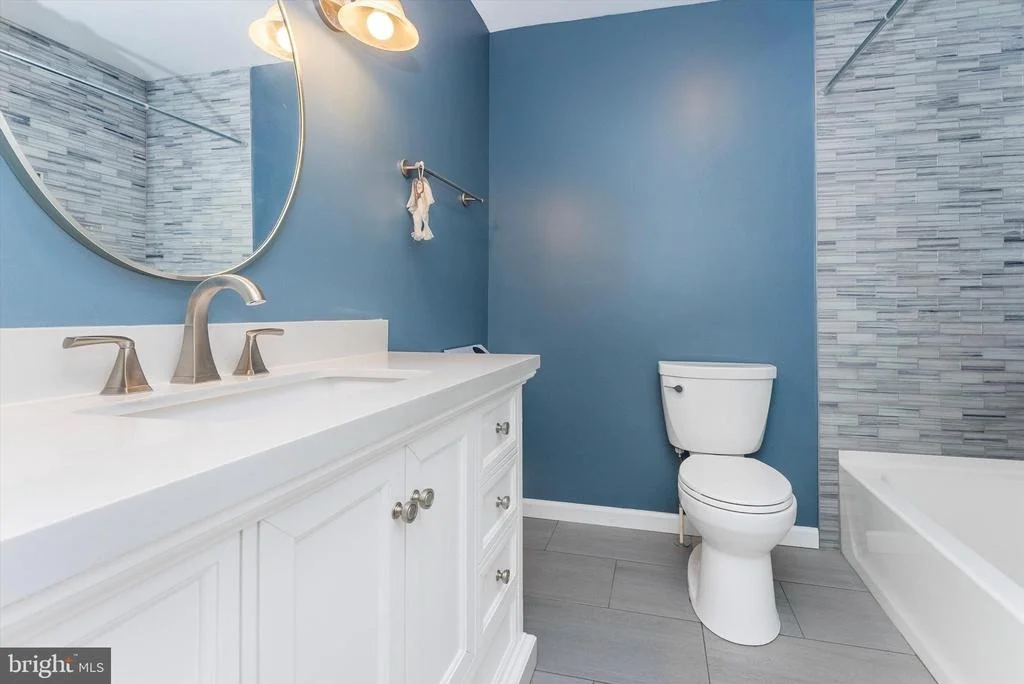 Photo of 2833 RODERICK ROAD