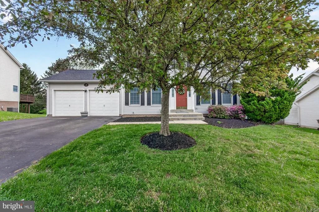 Photo of 2094 E GREENLEAF DRIVE