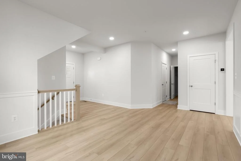 Photo of 9324 MEREDITH AVENUE