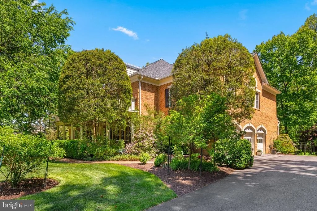 Photo of 897 CHINQUAPIN ROAD