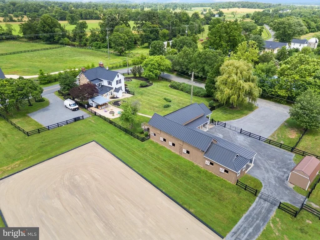 Photo of 20596 AIRMONT ROAD