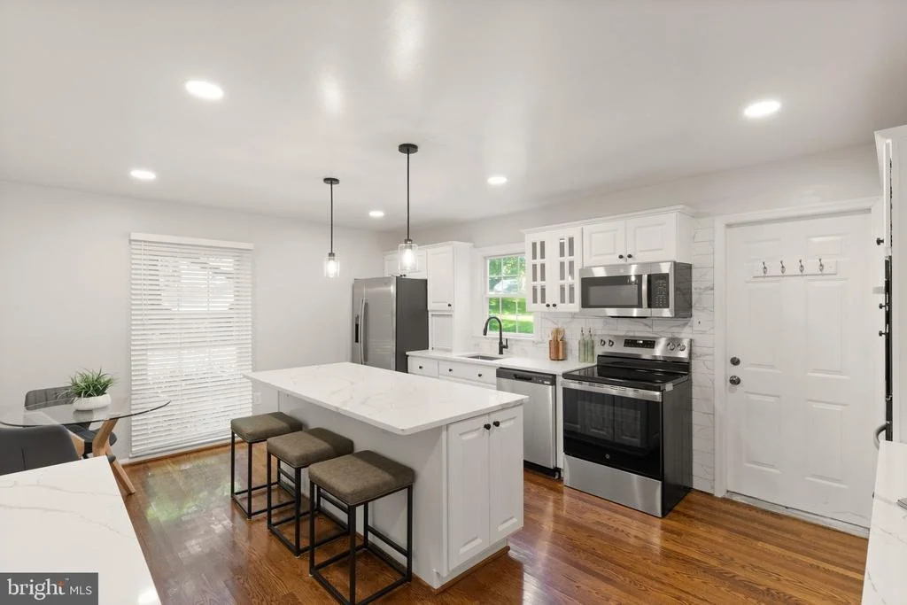 Photo of 2037 DURAND DRIVE