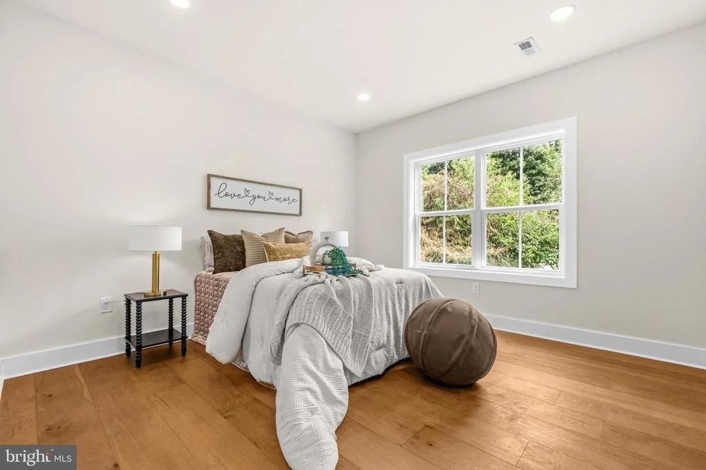 Photo of 703 NORTHWEST DRIVE