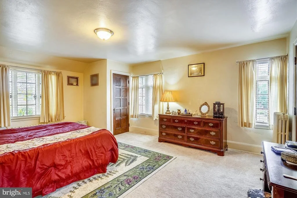 Photo of 200 MEALEY PARKWAY