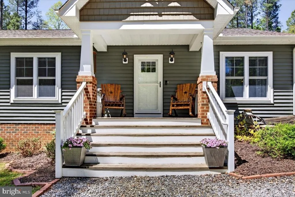 Photo of 844 MANCHESTER ROAD