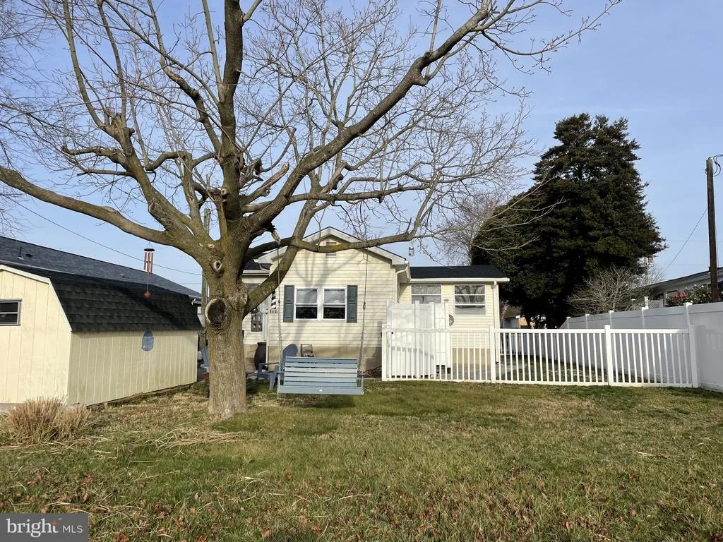 Photo of 18021 HOWARD DRIVE