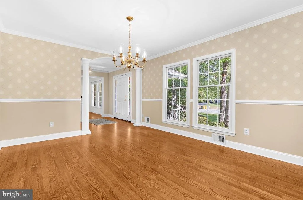 Photo of 668 WHITE SWAN DRIVE