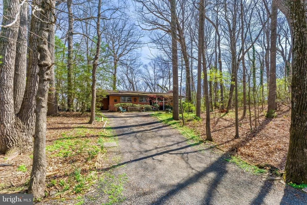 Photo of 901 CHINQUAPIN ROAD