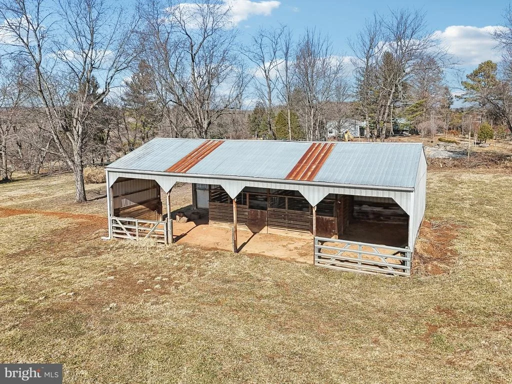 Photo of 2139 DAISY ROAD