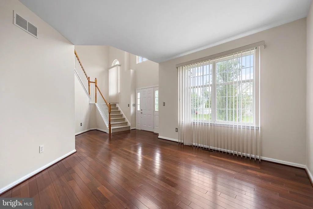 Photo of 704 SHIPTON ROAD