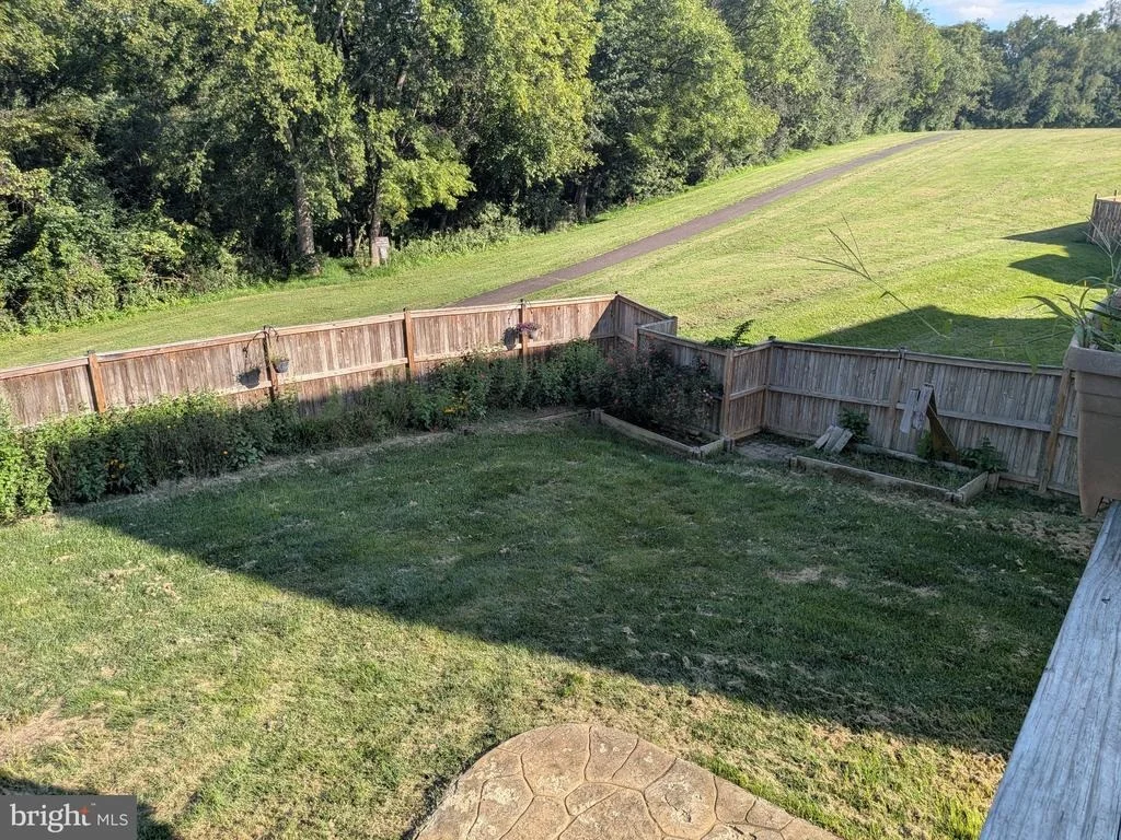 Photo of 823 WOODCREST LOOP