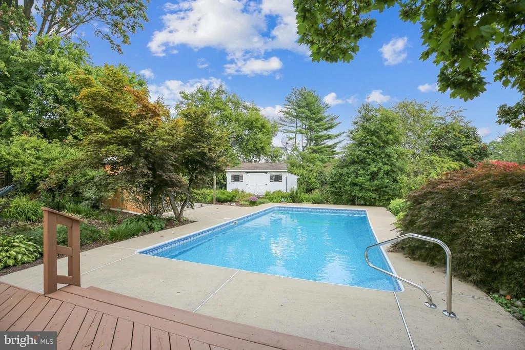 Photo of 15225 CENTERGATE DRIVE