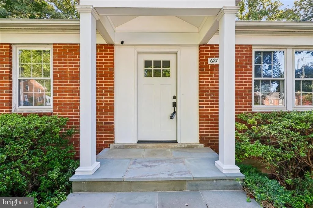Photo of 627 CROCUS DRIVE