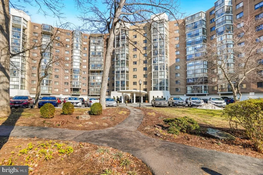 Photo of Unit 2716 at 15107 INTERLACHEN DRIVE