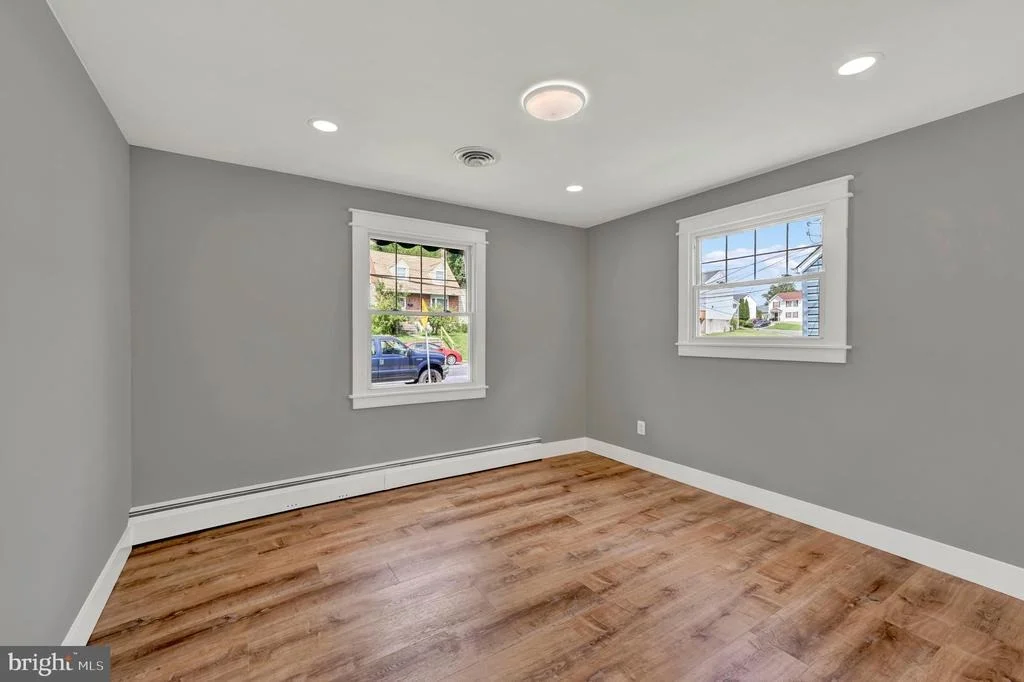 Photo of 634 LONGVIEW