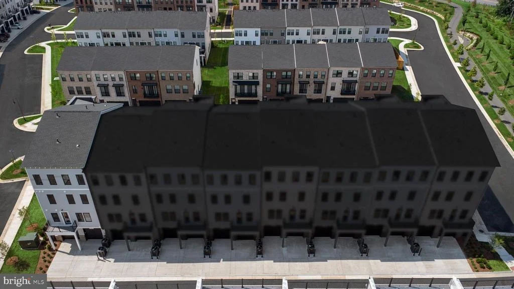 Photo of 43305 FARRINGDON SQUARE